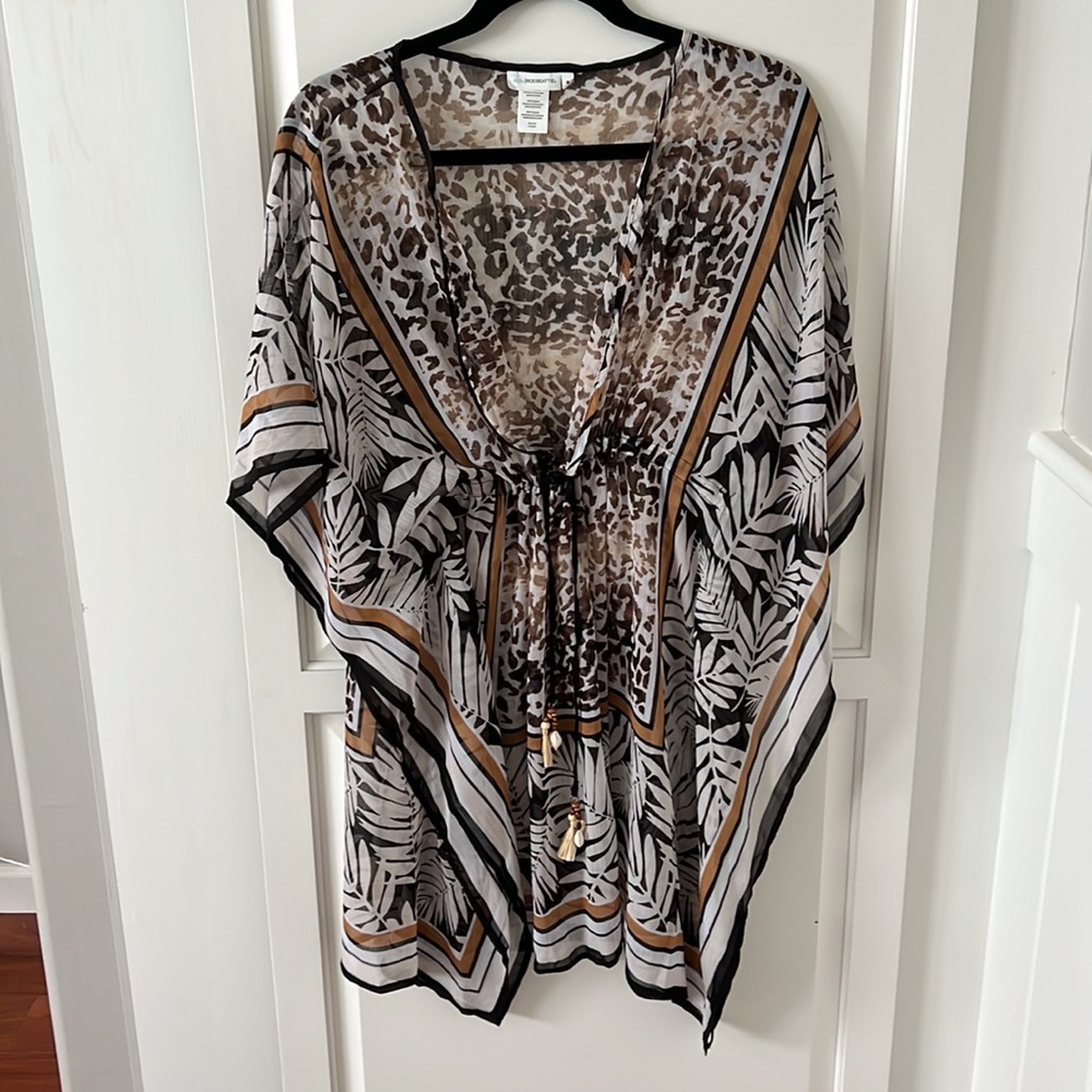 Super cute coverup - Picture 2 of 4
